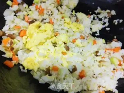 Make Weenie egg fried rice step 6