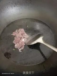 Make Scrawny bean egg soup step 1
