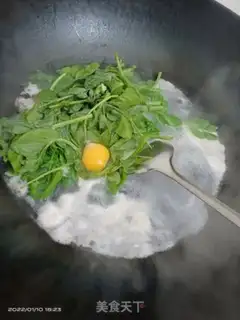 Make Scrawny bean egg soup step 2