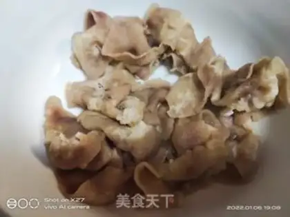 Make Gold-cracking mushroom beef gravy step 3