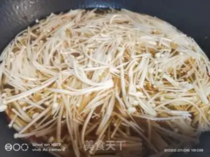Make Gold-cracking mushroom beef gravy step 4