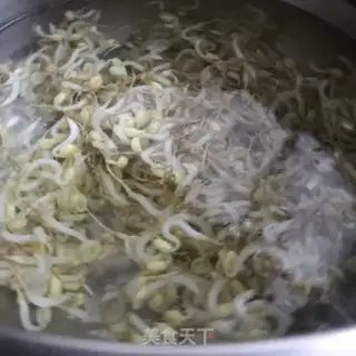Make A fragrance with green bean buds step 1