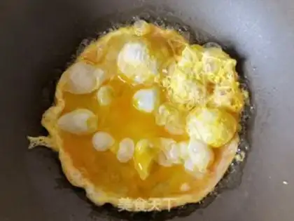 Make Dutch pepper fried eggs step 5