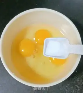 Make Ham sausage fried eggs step 2