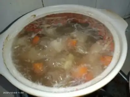 Make Pig hoof carrot soup step 2