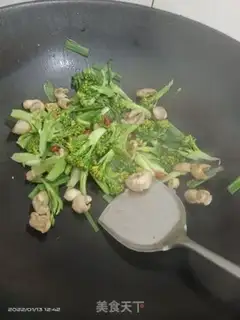 Make Garlic seedlings with fat intestines and blue flowers step 5