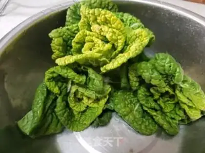Make Yellow cabbage fried sausage step 0