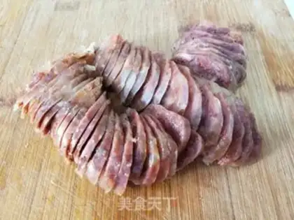 Make Yellow cabbage fried sausage step 4