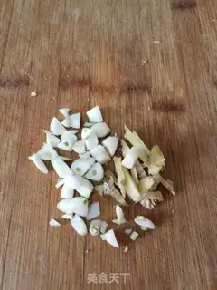 Make Yellow cabbage fried sausage step 5