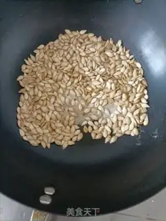 Make Pumpkin seeds step 1
