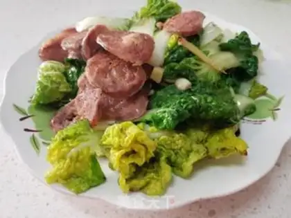 Make Yellow cabbage fried sausage step 7