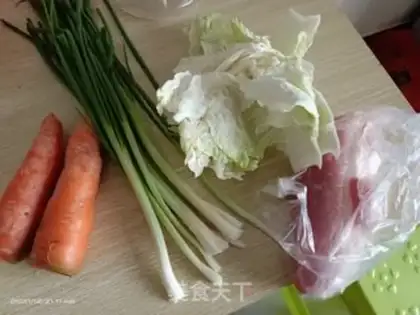 Make Carrot pork dumplings step 0