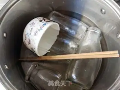 Make Pink strawberry yogurt step 1