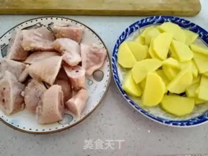 Make Cooked chicken wings and potatoes step 0