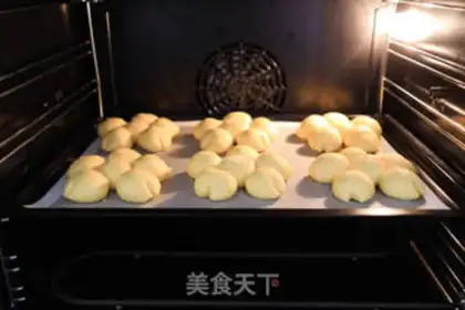 Make Pumpkin mashed bread step 12