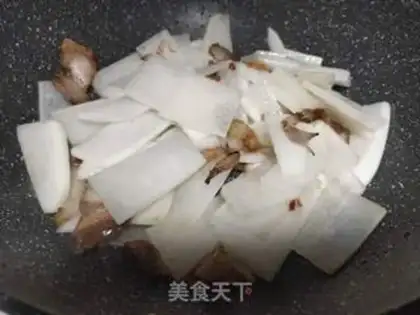 Make Five flowers for radish step 2