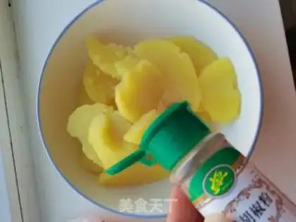 Make Cheese-cracked potatoes step 2