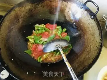Make Potato pepper fried eggs step 8