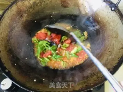 Make Potato pepper fried eggs step 9