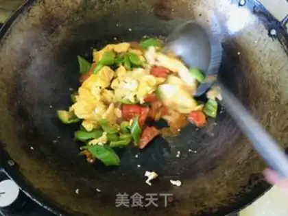 Make Potato pepper fried eggs step 11