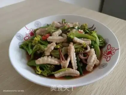 Make Garlic squid and blue flowers step 7