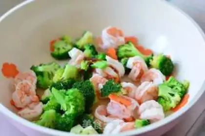 Make Shrimp fried broccoli step 3