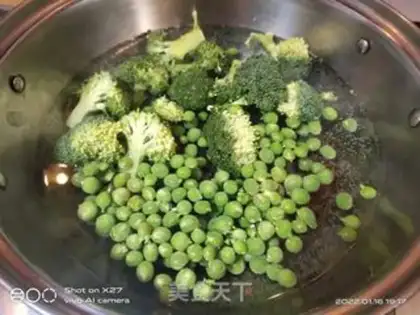 Make Five-flower pea noodles step 3