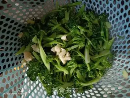 Make Garlic blue flowers step 1