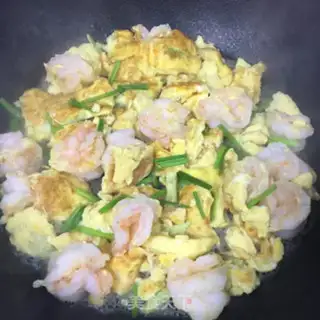 Make Eggs and shrimp step 5