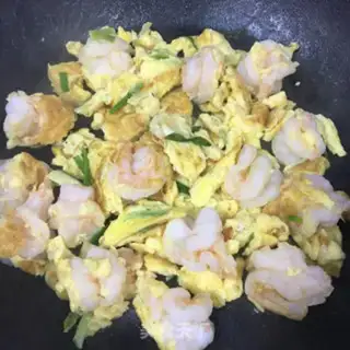 Make Eggs and shrimp step 6