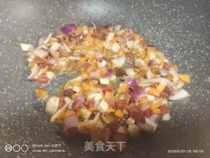 Make Carrot tedon sausage fried rice step 2