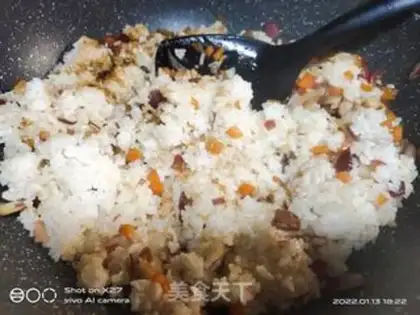 Make Carrot tedon sausage fried rice step 4