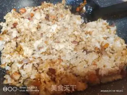 Make Carrot tedon sausage fried rice step 6