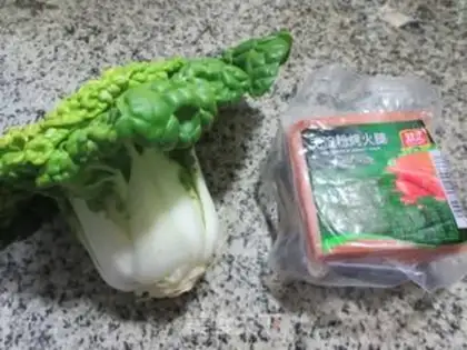 Make The ham and yellow cabbage step 0