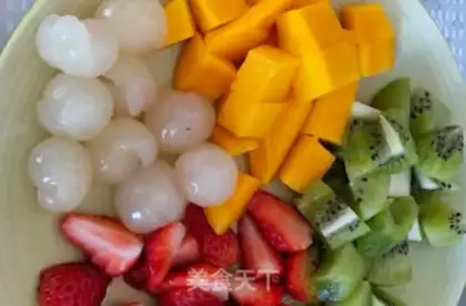 Make Milk and fruit fishing step 1