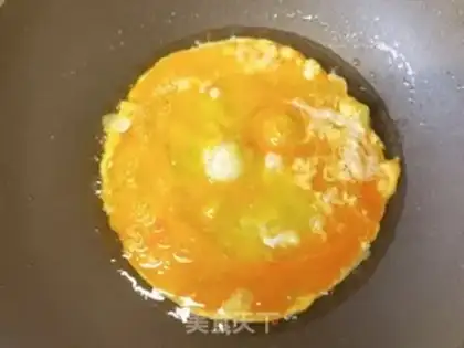Make Cream pepper onion fried eggs step 2