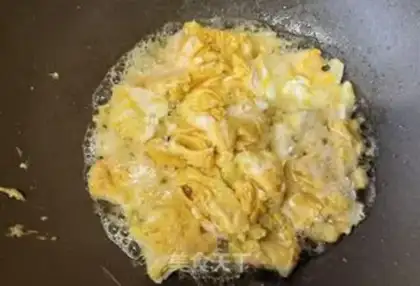 Make Cream pepper onion fried eggs step 3