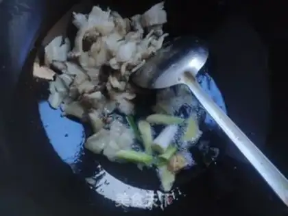 Make The sauce comes back to the pot step 8