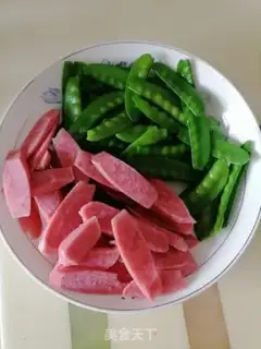 Make Dutch beans, hot dogs step 0
