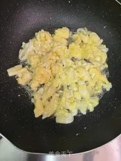 Make Scrambled eggs and red potatoes step 3