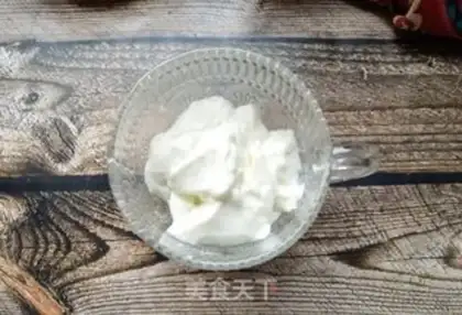 Make Flamingo-crunch yogurt step 3
