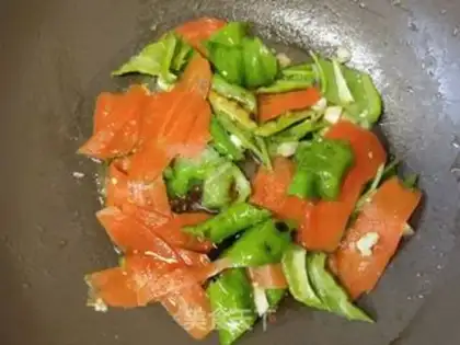 Make Screech pepper carrot and fried eggs step 9