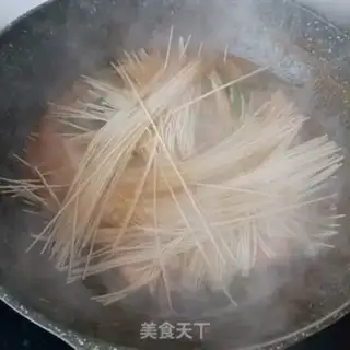 Make Bean to shrimp noodles step 12