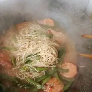 Make Bean to shrimp noodles step 15