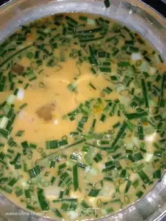 Make Onion fried eggs step 1