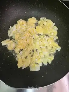 Make Scrambled eggs step 2