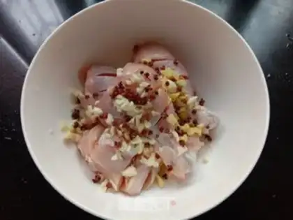 Make Fresh pepper chicken legs step 1
