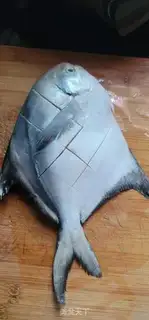 Make Spicy and garlic gillfish step 1