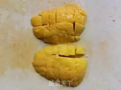 Make Mango-cooked yogurt cup step 1