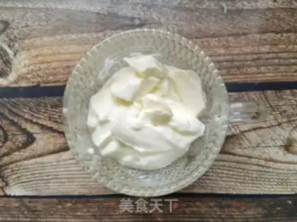 Make Mango-cooked yogurt cup step 2